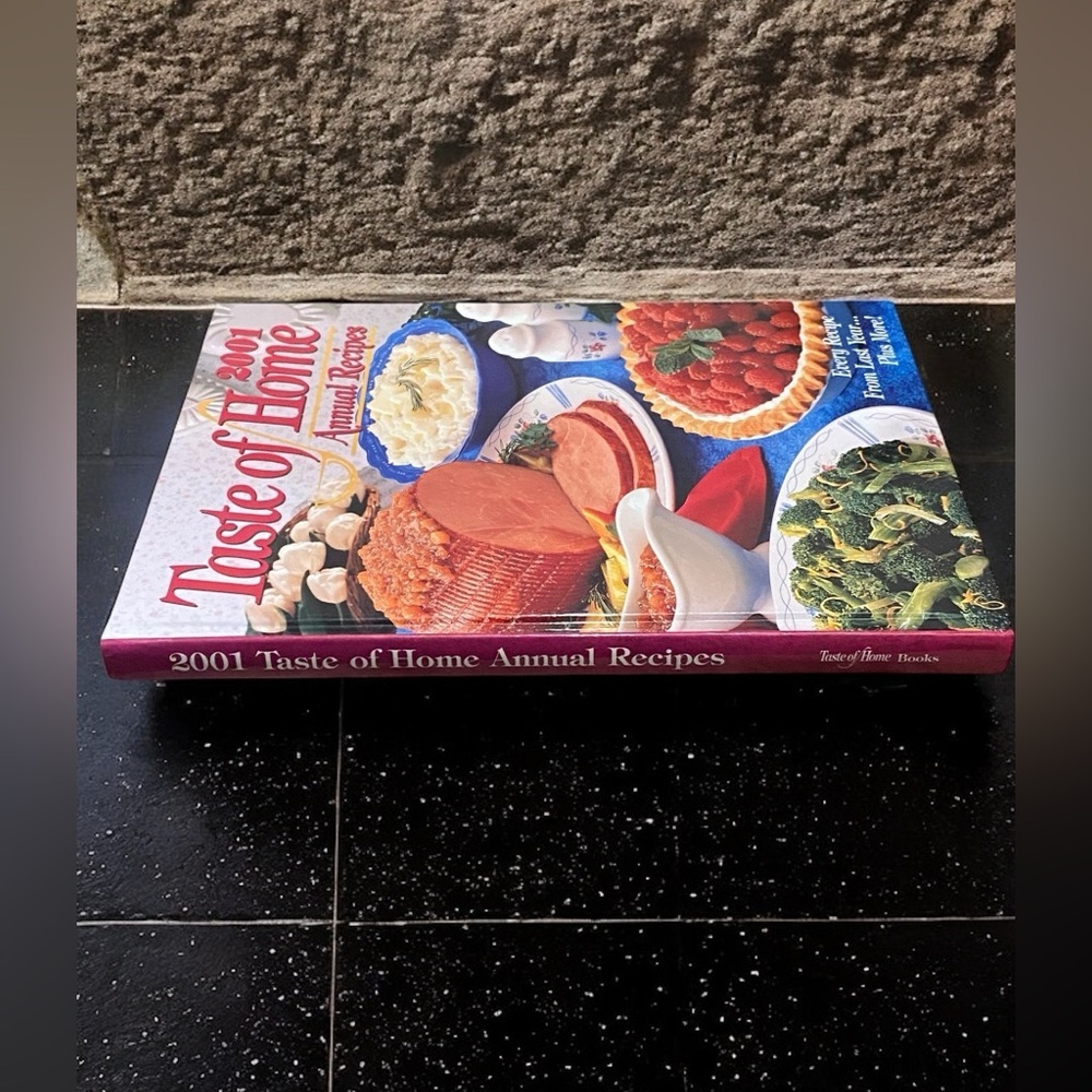 🌟 
Vtg 2001 Taste of Home Annual Recipes gift present cooking 3for$30 or 1for$10 - Picture 2 of 2